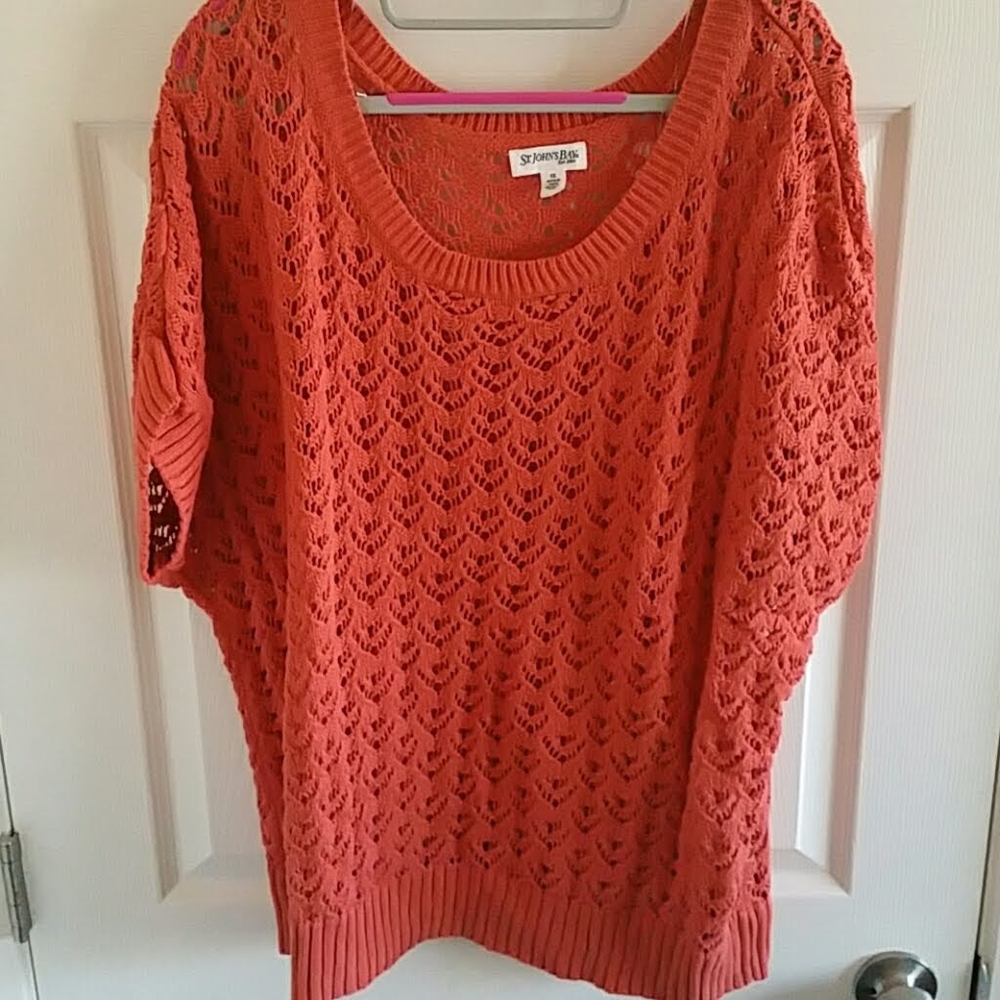Like new Short sleeve crochet detail knit blouse